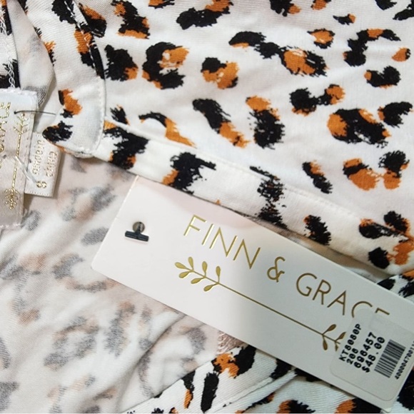 FINN & GRACE -NWT women long sleeve blouse size S - - Picture 4 of 4
